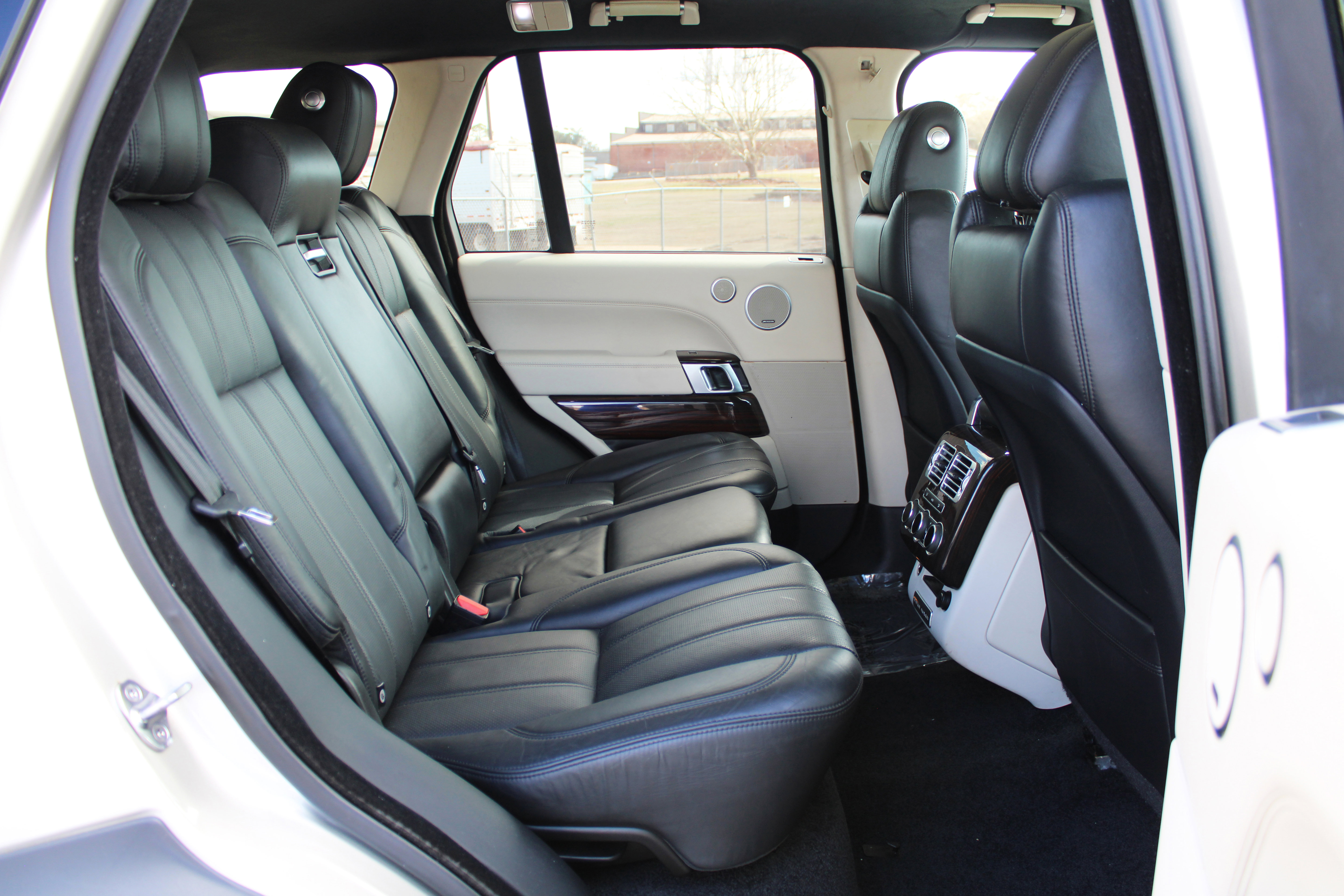 Used 2014 Land Rover Range Rover HSE image 40