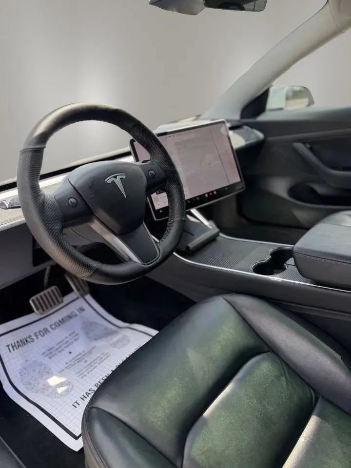 Used 2020 Tesla Model 3 Standard Range Plus RWD image 9