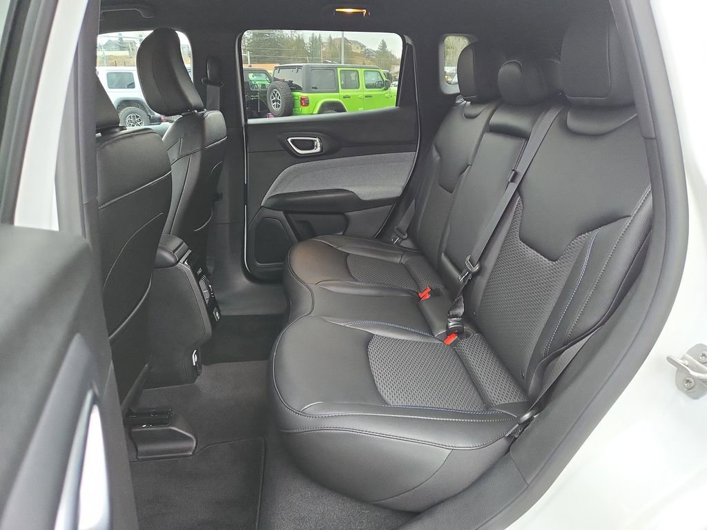 Used 2024 Jeep Compass Latitude image 15