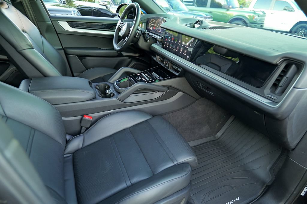 Used 2024 Porsche Cayenne Coupe AWD/4WD image 35