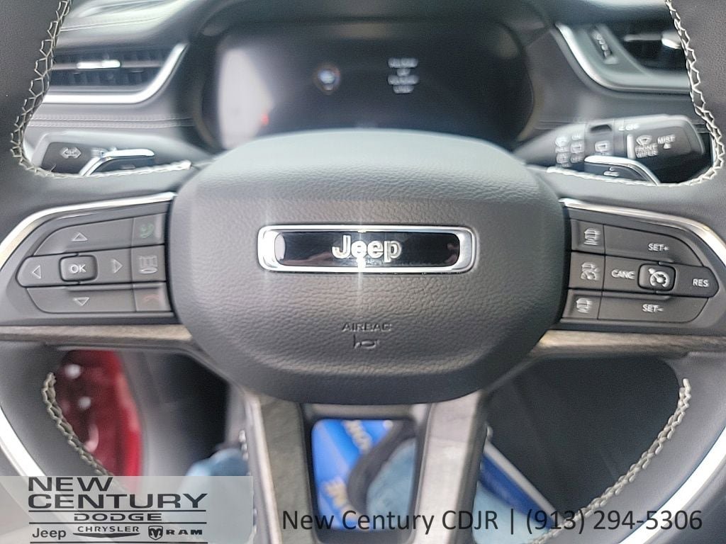 Used 2025 Jeep Grand Cherokee L Limited AWD/4WD image 13