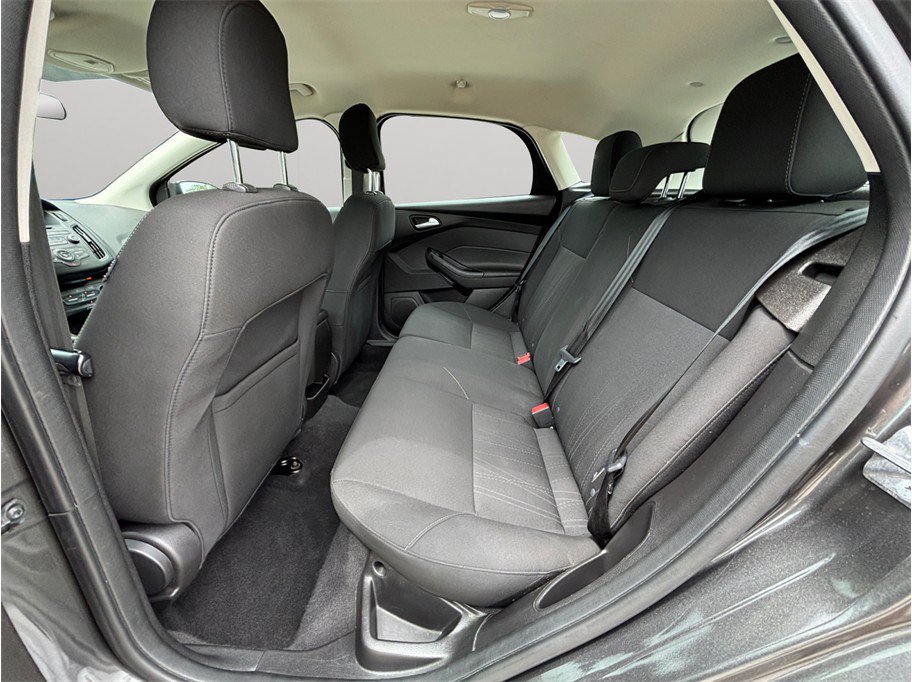 Used 2015 Ford Focus SE w/ SE Sport Package FWD image 25
