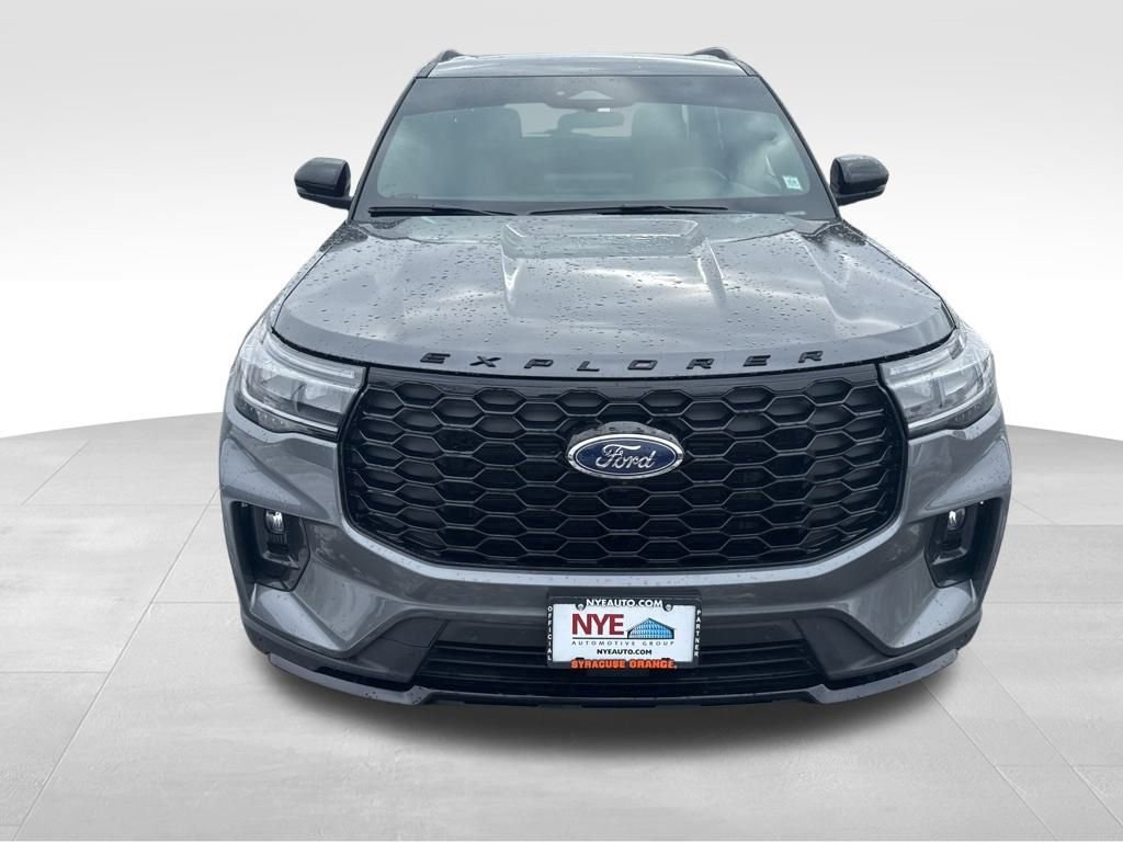 Used 2025 Ford Explorer ST-Line image 9