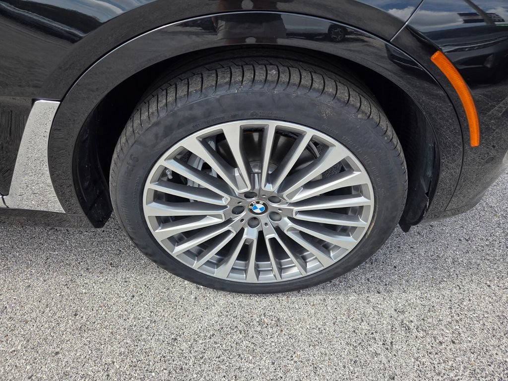 Used 2025 BMW X7 xDrive40i w/ Premium Package AWD/4WD image 22