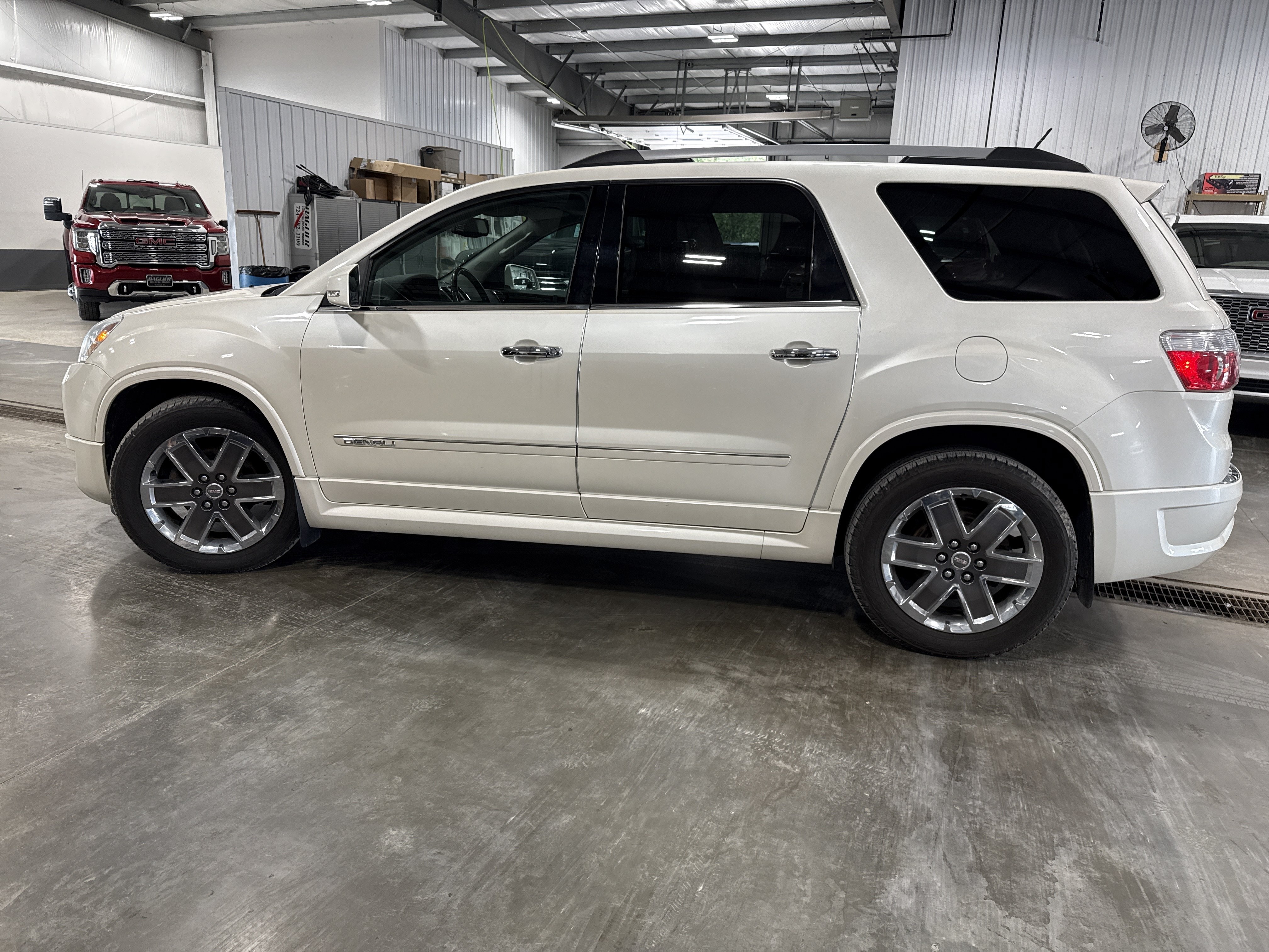 Used 2011 GMC Acadia Denali AWD/4WD image 5