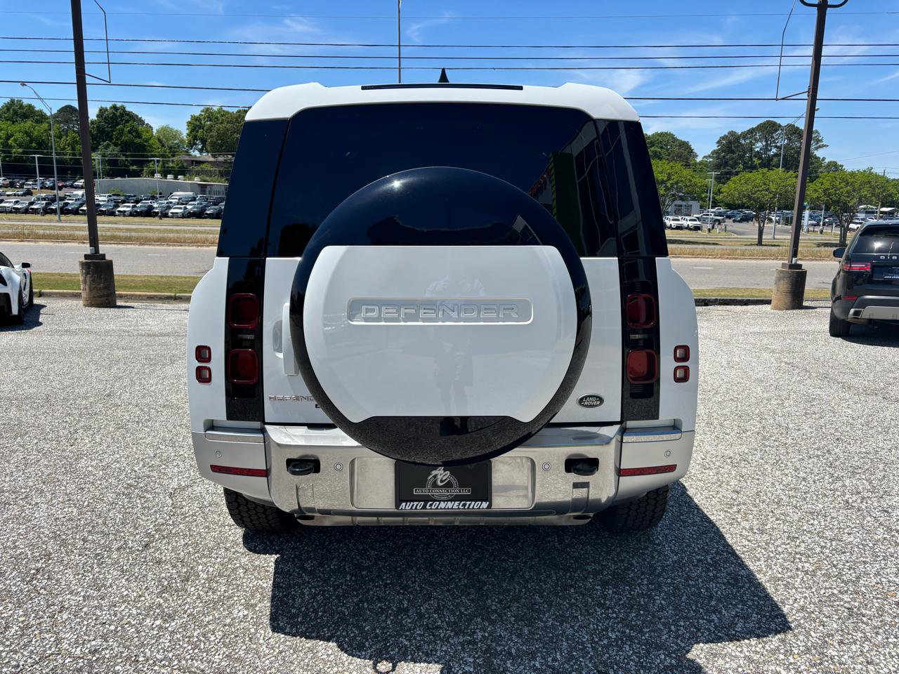 Used 2023 Land Rover Defender 130 SE image 6