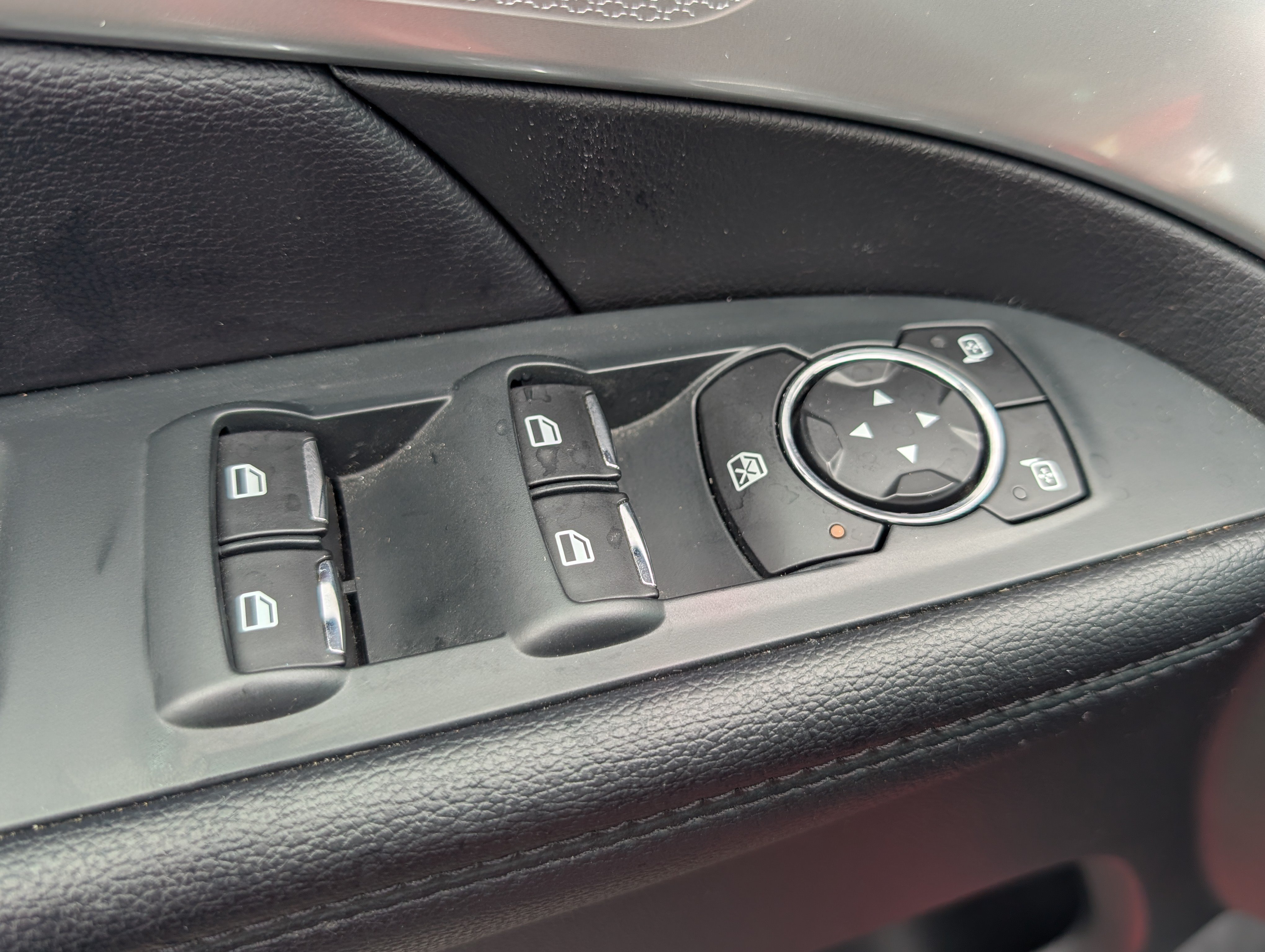 Used 2016 Ford Explorer XLT w/ Equipment Group 202A AWD/4WD image 21
