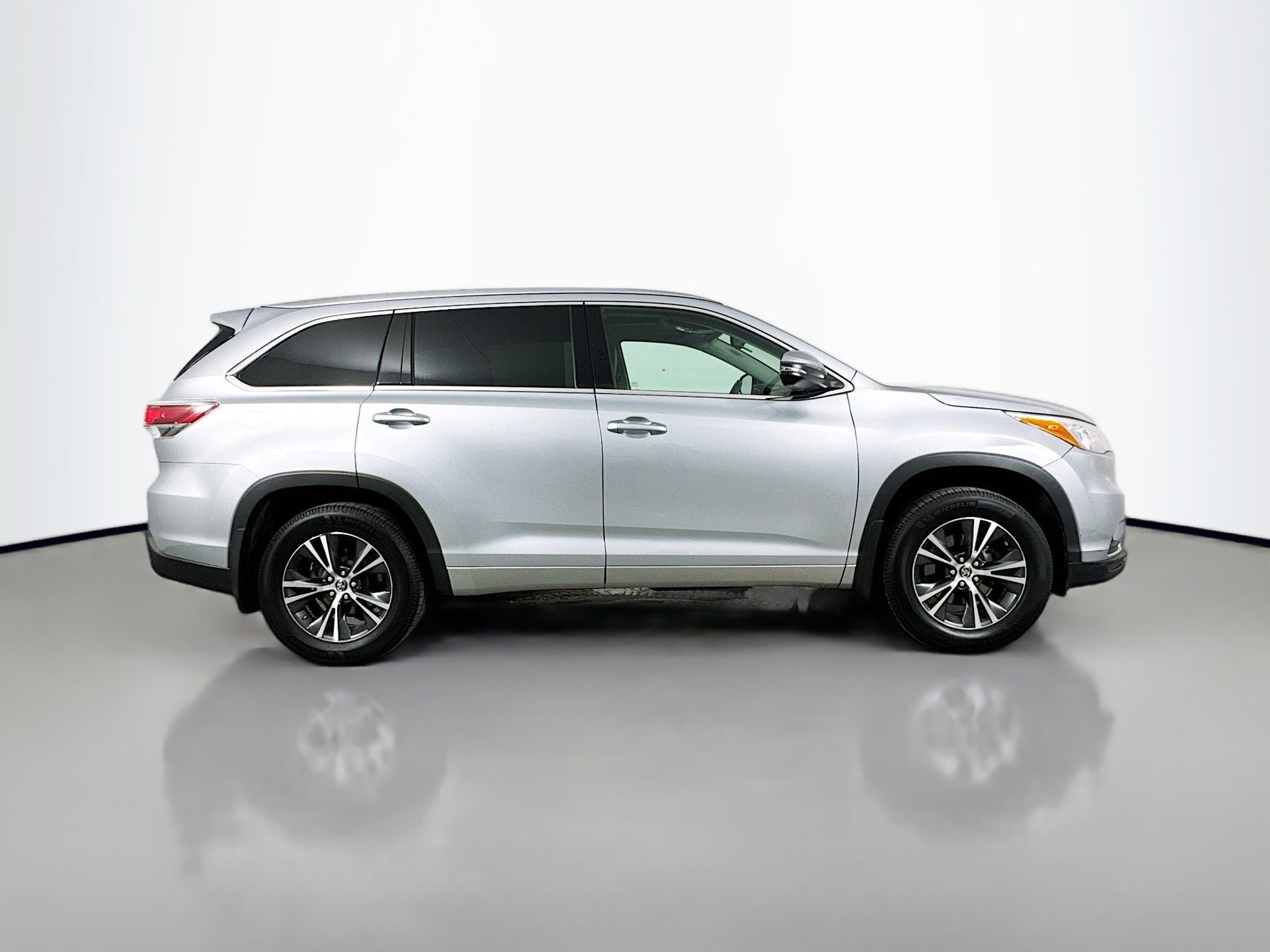 Used 2016 Toyota Highlander XLE AWD/4WD image 8