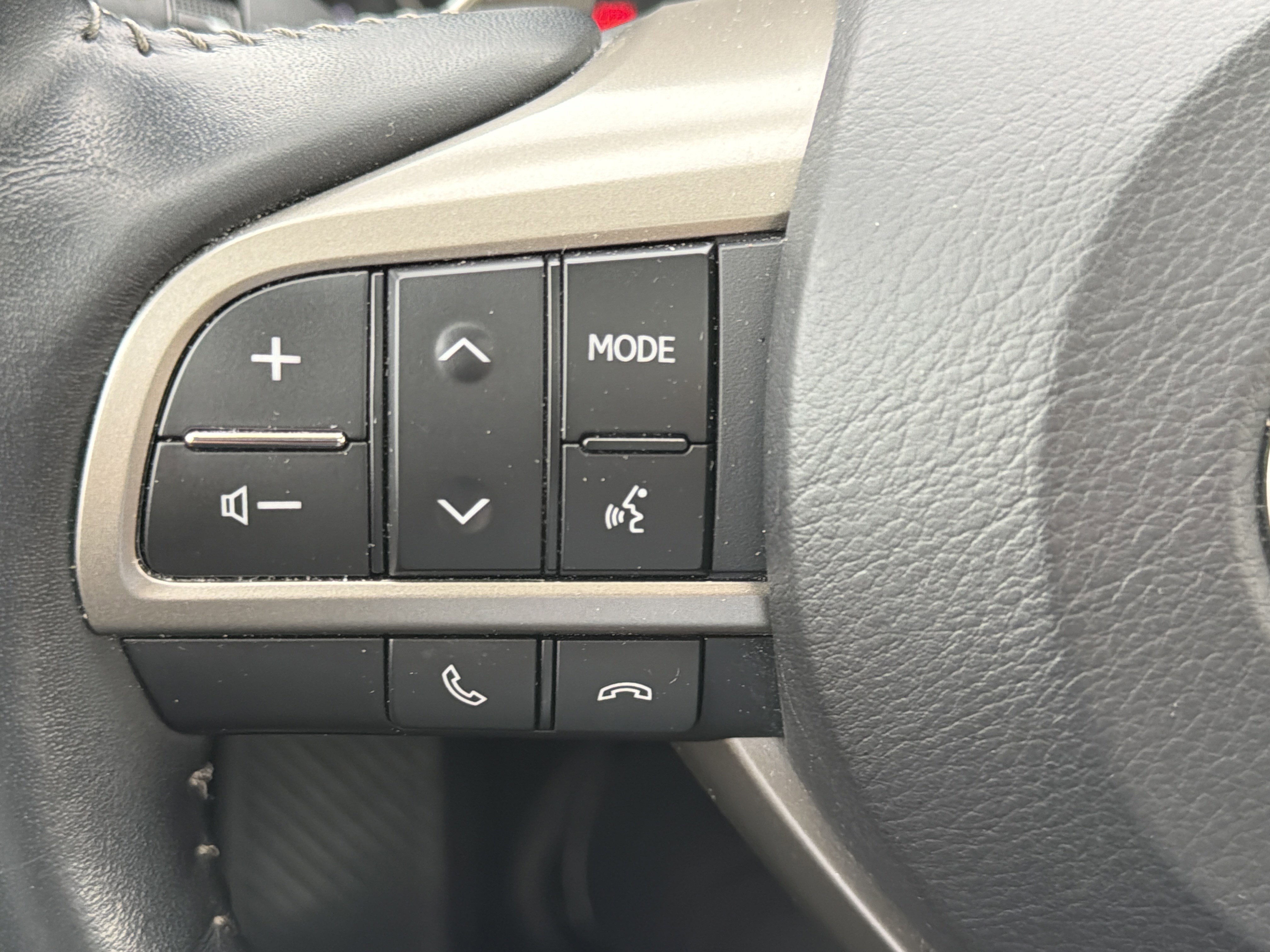 Used 2022 Lexus RX 450h AWD w/ Luxury Package image 31