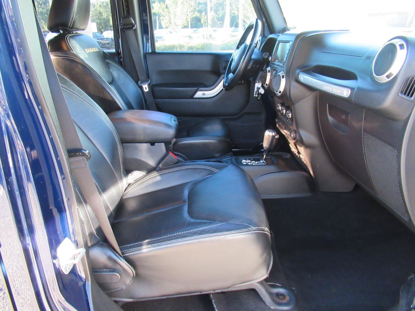 Used 2013 Jeep Wrangler Unlimited Sahara w/ Connectivity Group AWD/4WD image 10