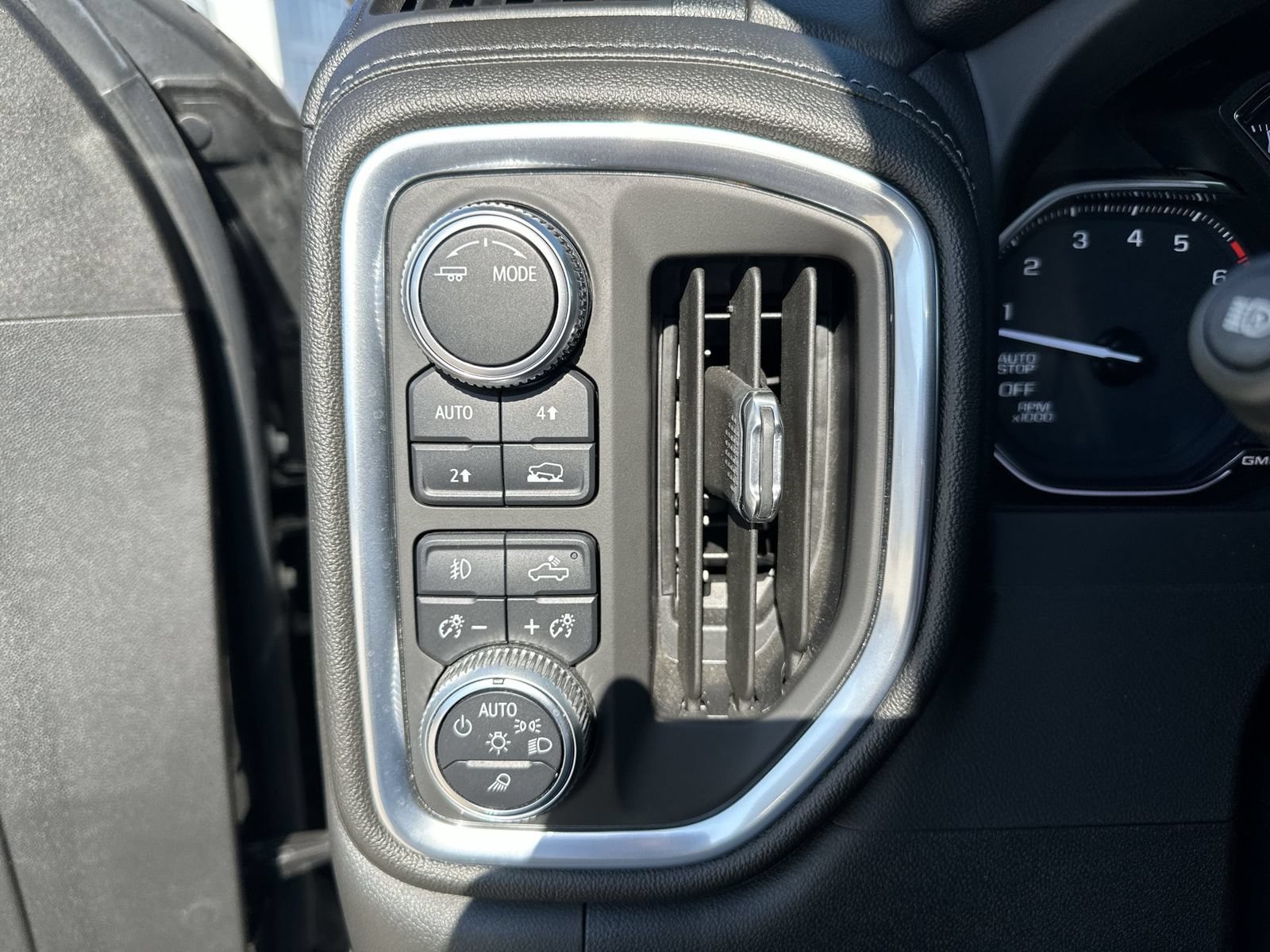 Used 2020 GMC Sierra 1500 SLT w/ SLT Premium Plus Package AWD/4WD image 18