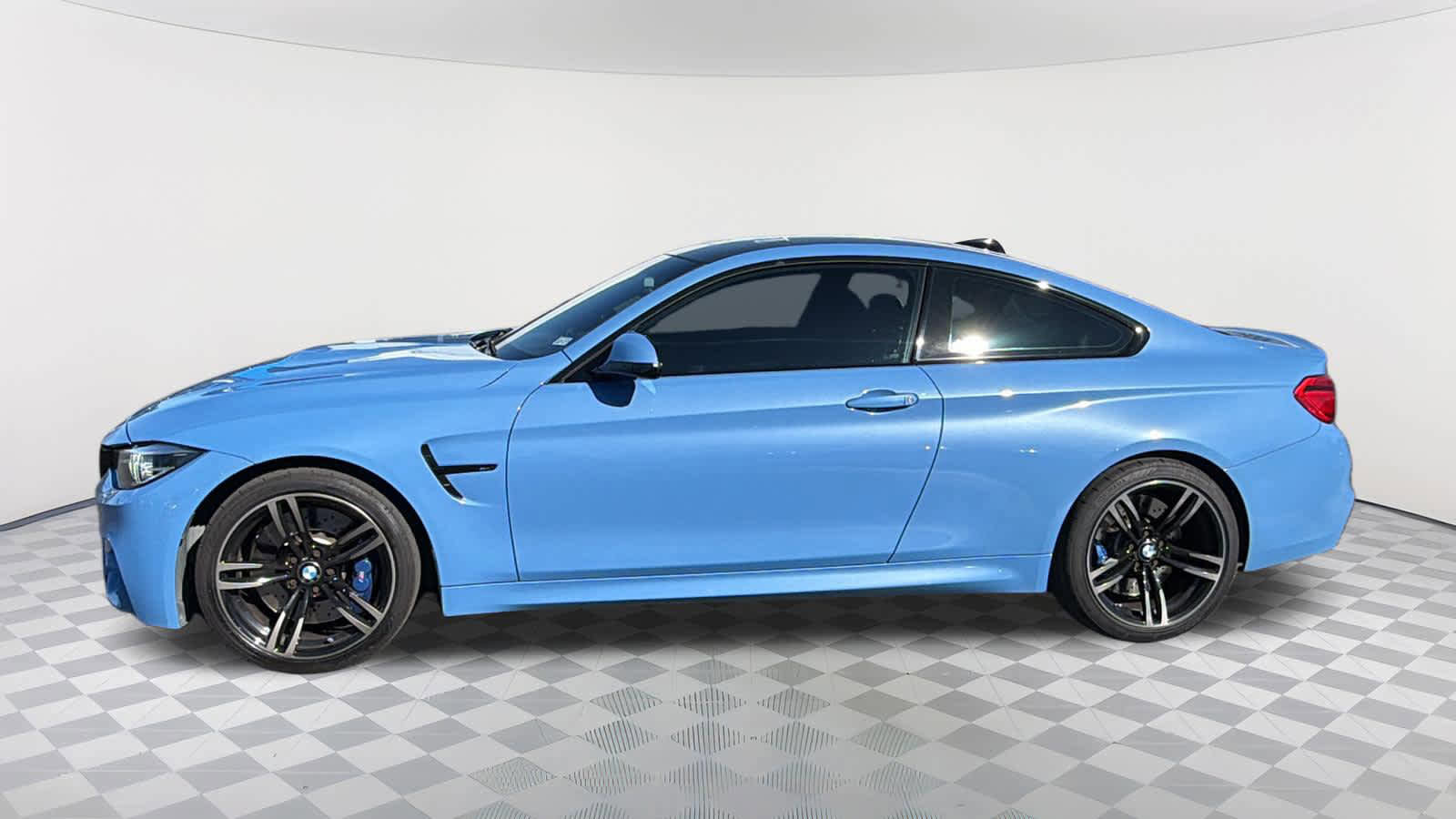 Used 2018 BMW M4 Coupe RWD image 8