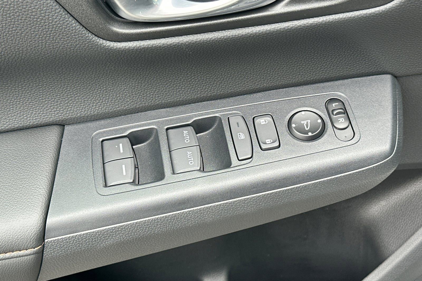 Used 2026 Honda CR-V Sport image 11