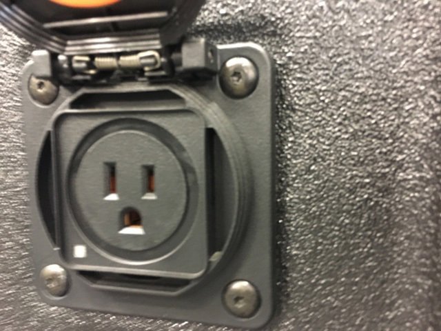 Used 2025 Chevrolet Colorado Z71 w/ Technology Package image 16