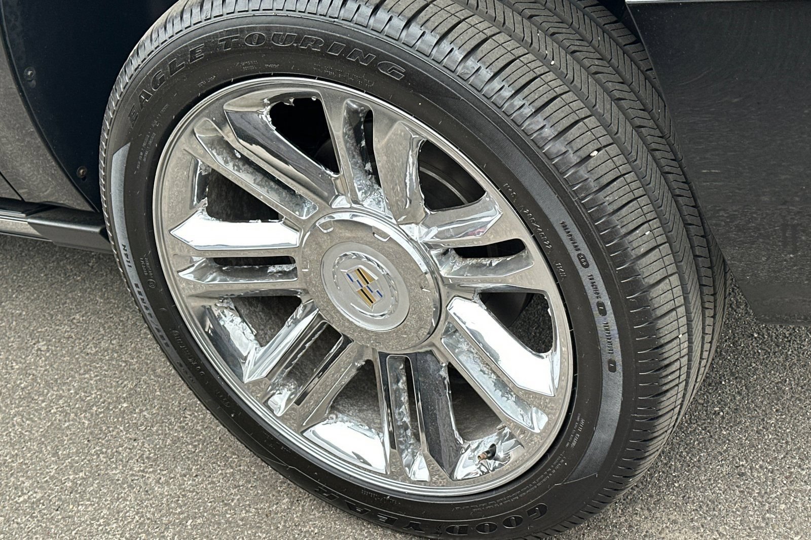 Used 2011 Cadillac Escalade ESV Platinum AWD/4WD image 3