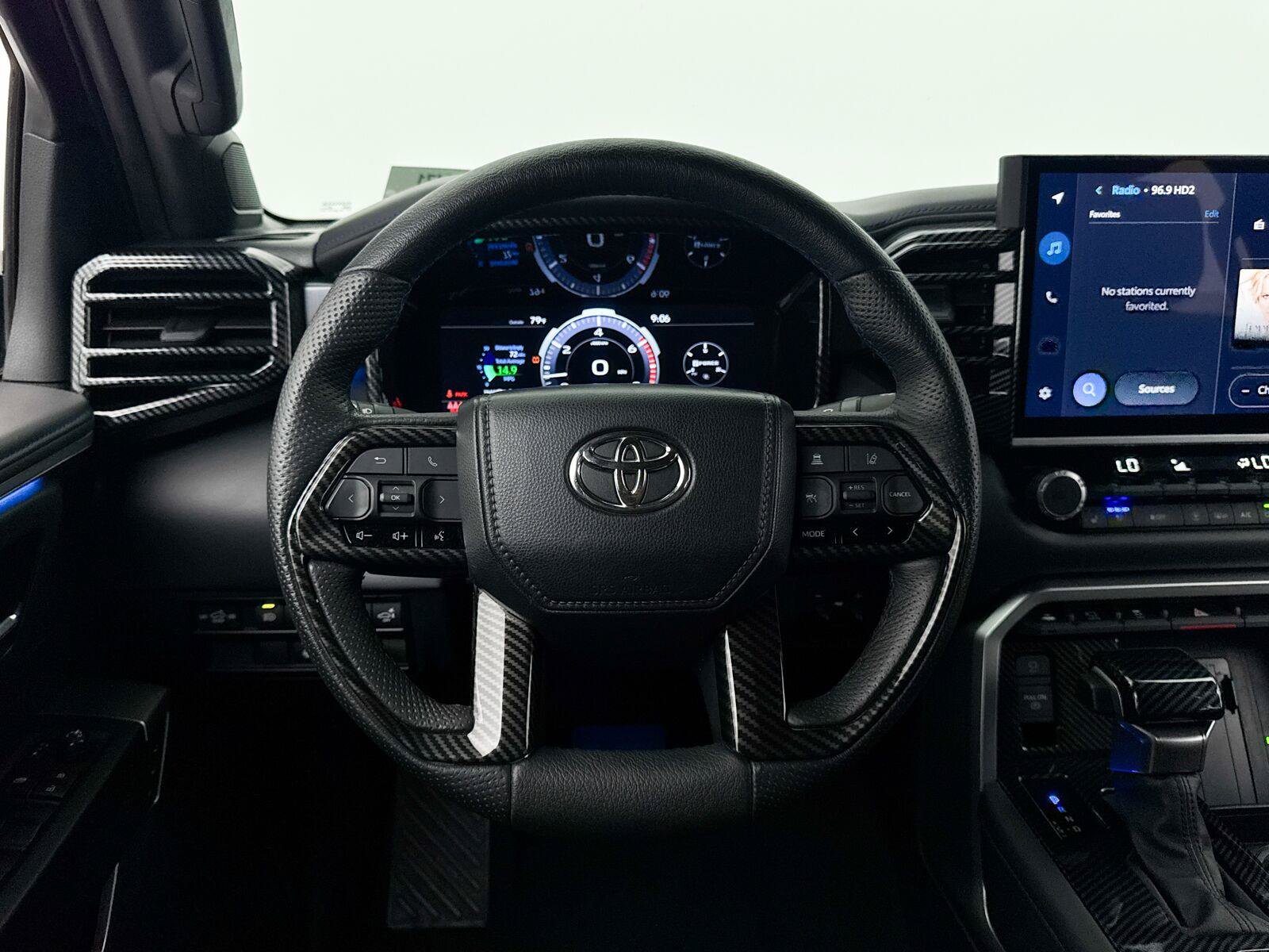 Used 2023 Toyota Tundra Platinum AWD/4WD image 4