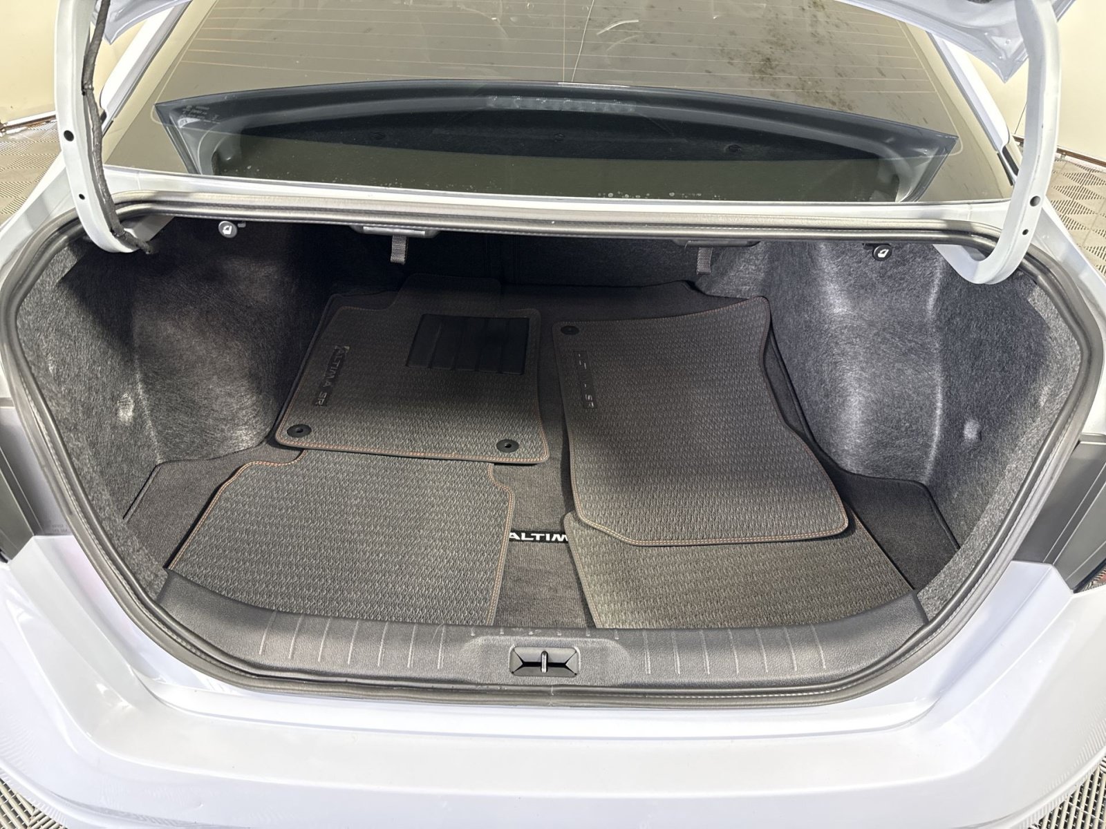 Used 2025 Nissan Altima 2.5 SR FWD image 24