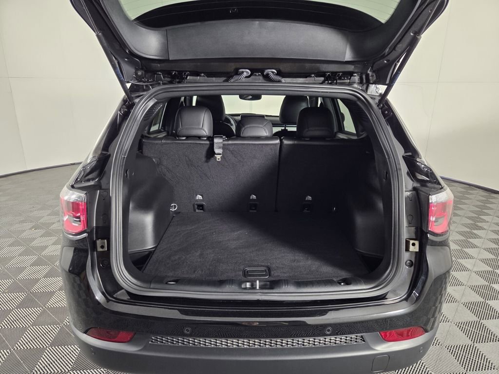 Certified 2025 Jeep Compass Limited image 29