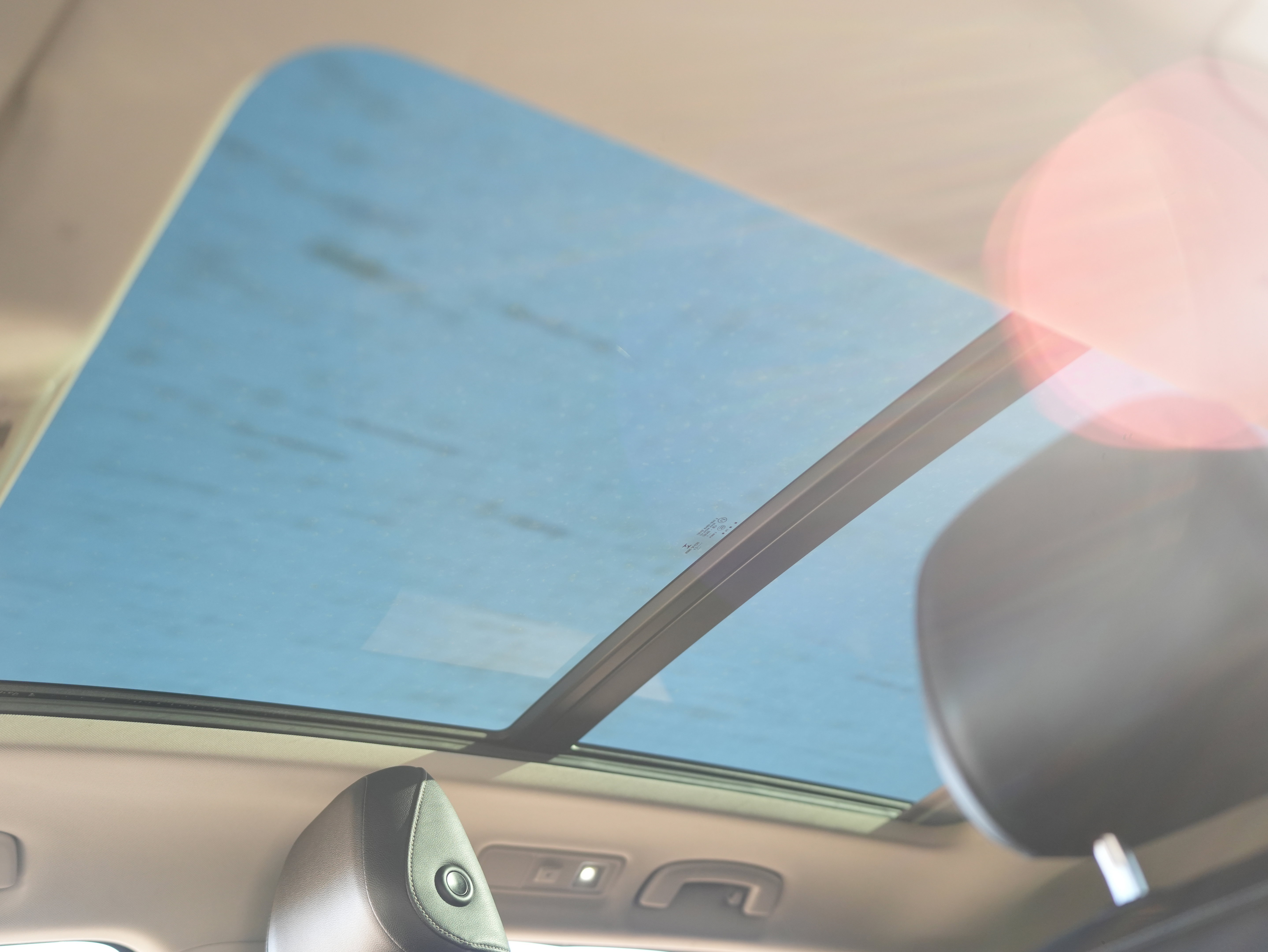 Used 2021 Volkswagen Tiguan SE w/ Panoramic Sunroof Package image 22