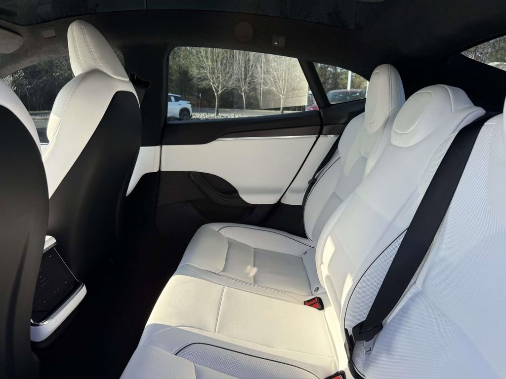 Used 2022 Tesla Model S Plaid image 15