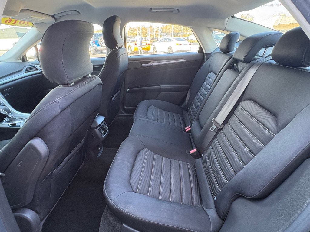 Used 2016 Ford Fusion SE FWD image 13