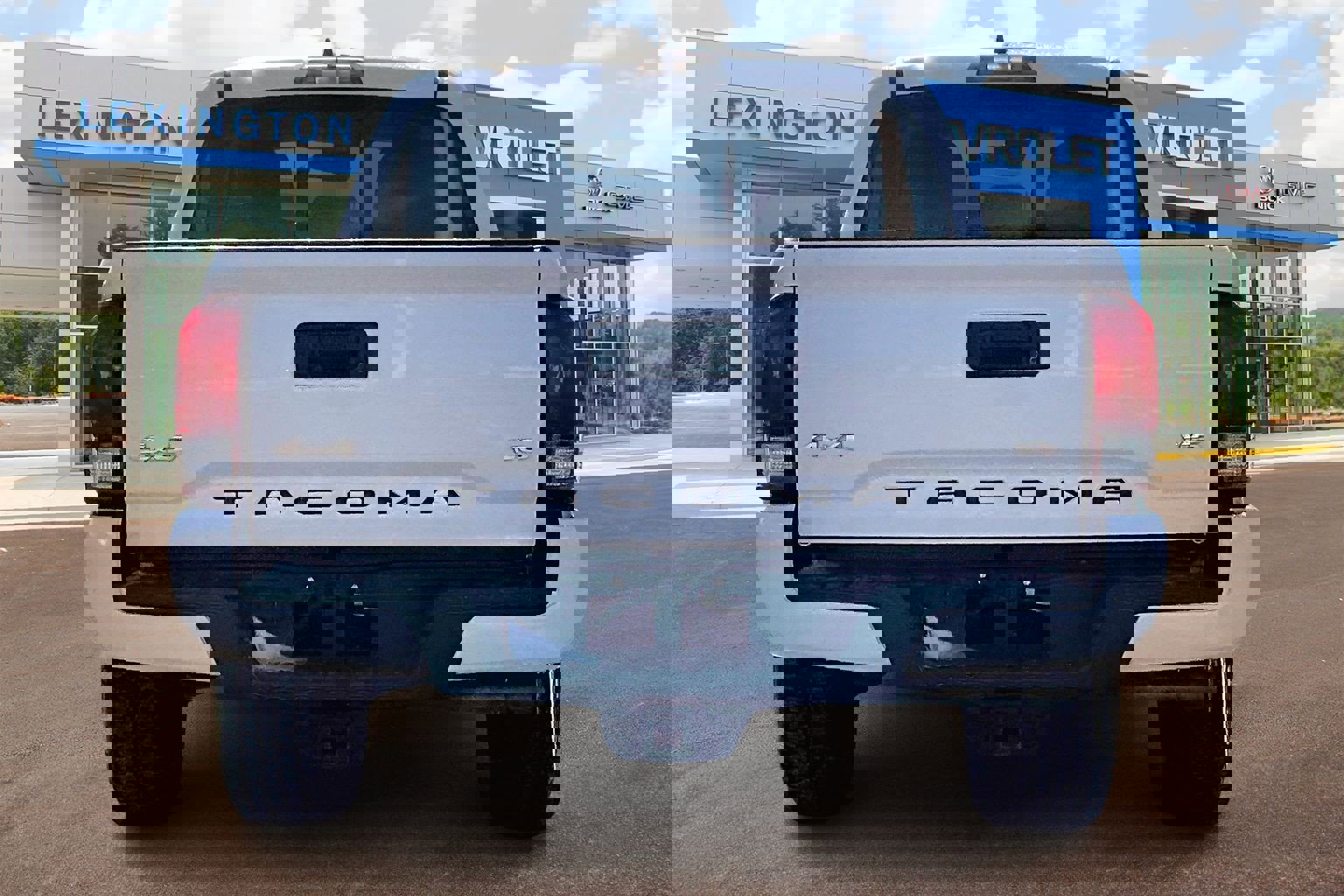 Used 2019 Toyota Tacoma SR w/ SR Convenience Package image 4