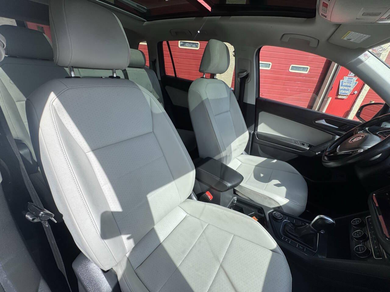 Used 2019 Volkswagen Tiguan SEL AWD/4WD image 28