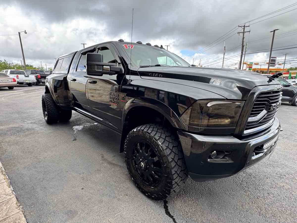 Used 2017 RAM 3500 Laramie Longhorn image 5