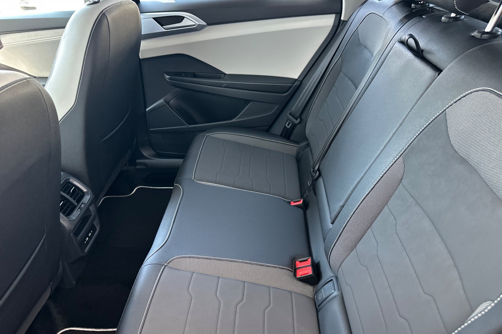 New 2026 Volkswagen Taos SE FWD image 10