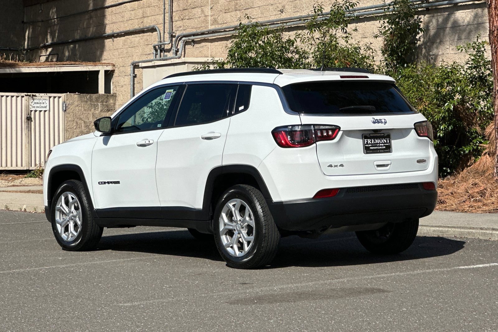 Used 2024 Jeep Compass Latitude AWD/4WD image 5
