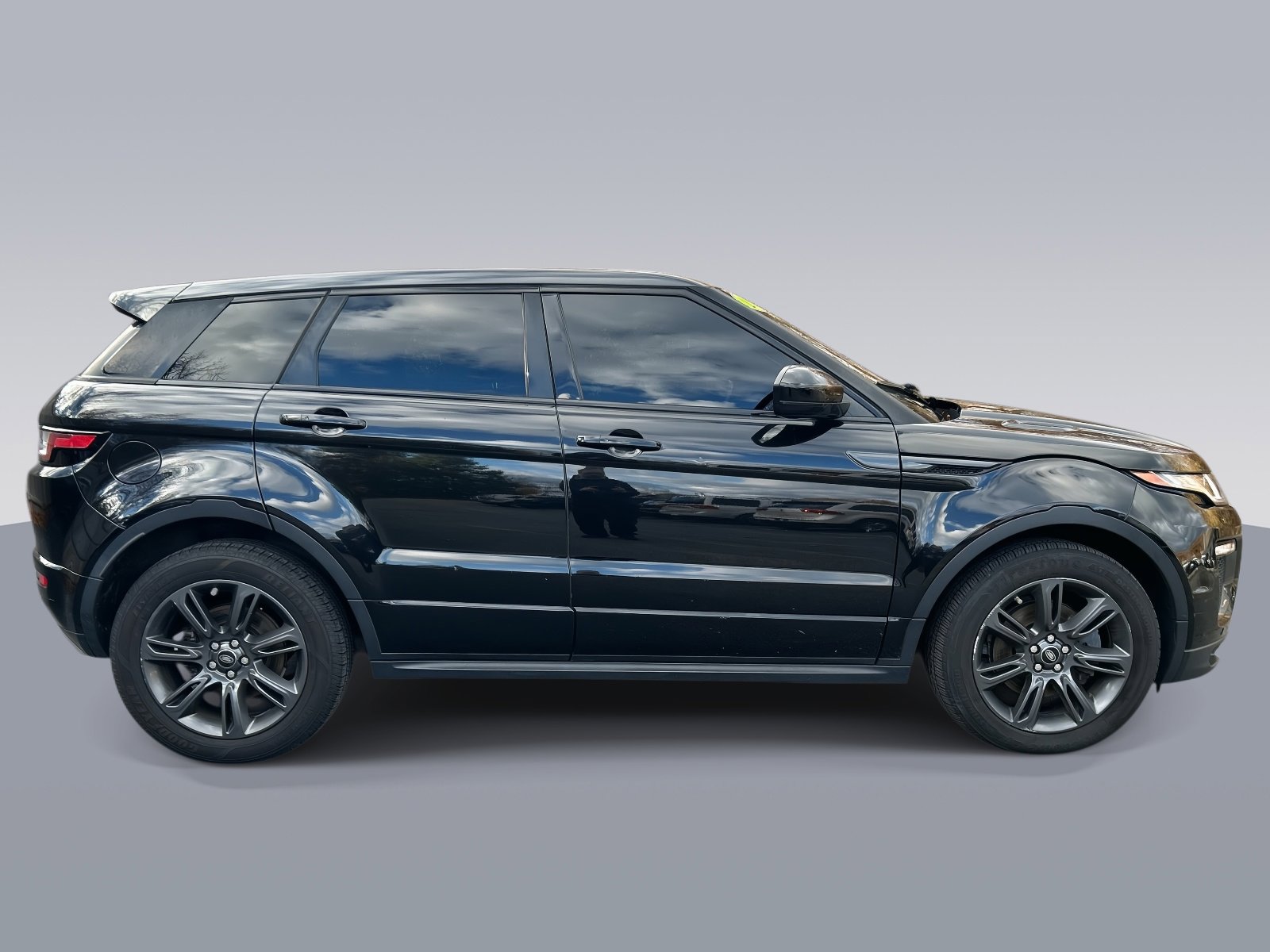 Used 2019 Land Rover Range Rover Evoque Landmark Edition image 2