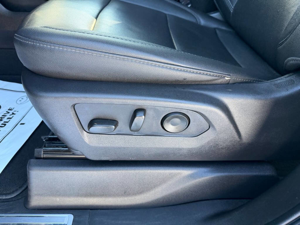 Used 2024 GMC Sierra 3500 SLT w/ SLT Premium Package image 15