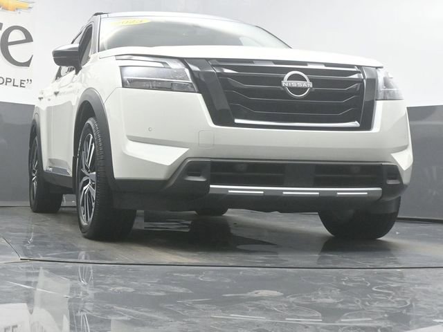 Used 2023 Nissan Pathfinder Platinum AWD/4WD image 3