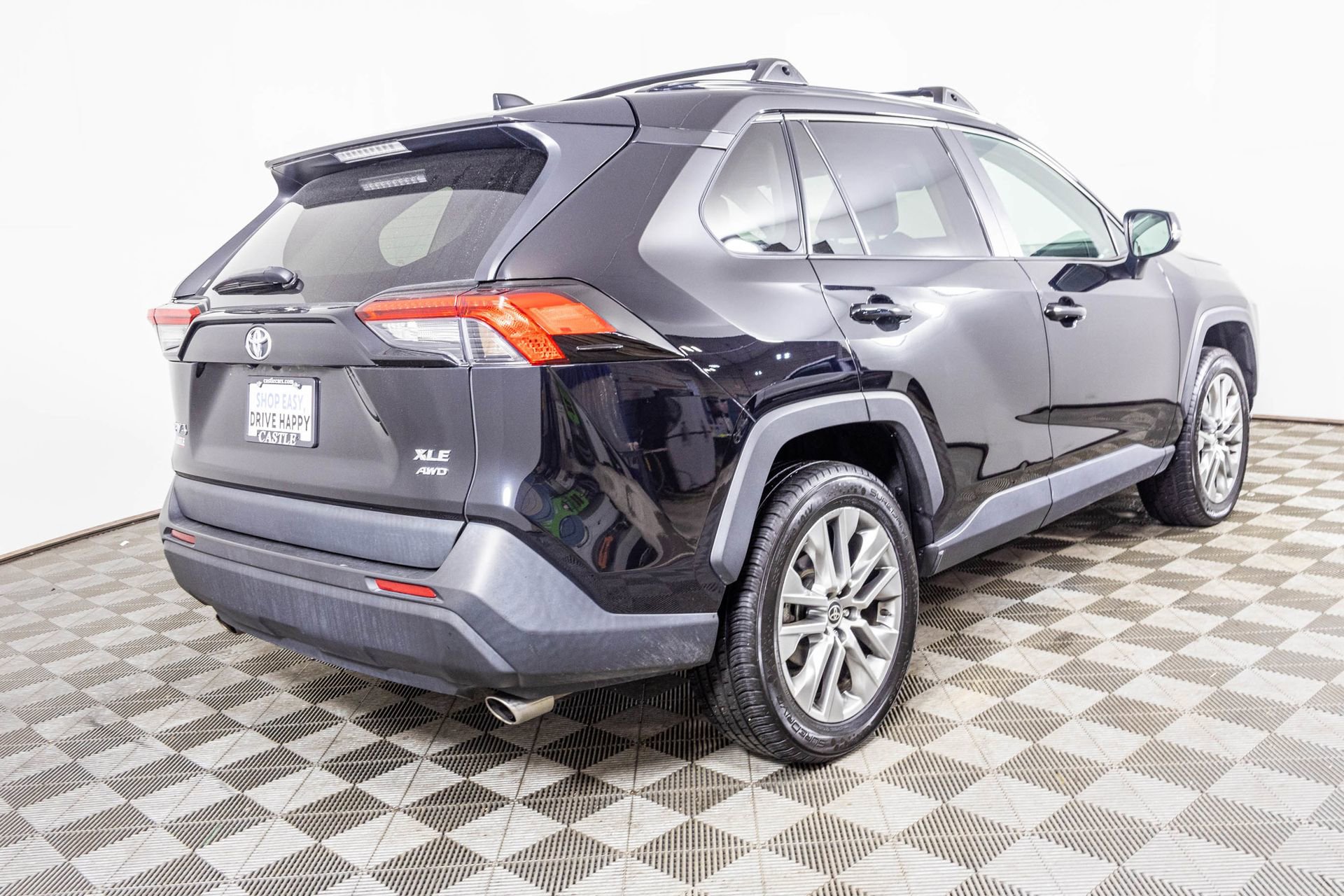 Used 2022 Toyota RAV4 XLE Premium image 15