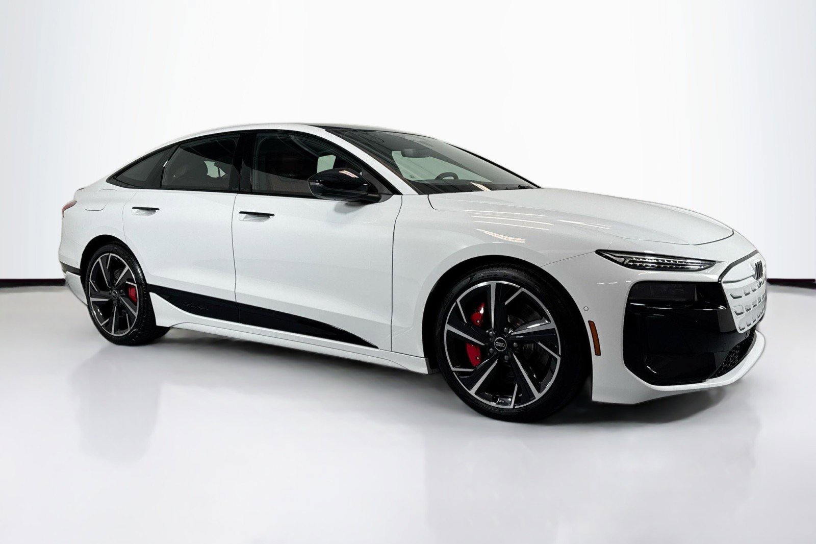 Used 2025 Audi S6 e-tron Prestige w/ 21" Black Optic Package AWD/4WD image 3
