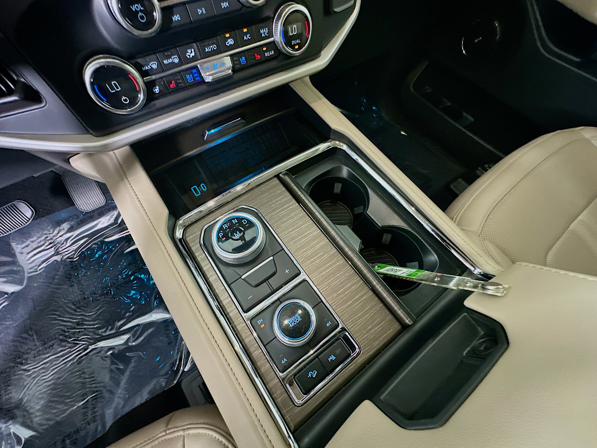 Used 2024 Ford Expedition Limited image 22