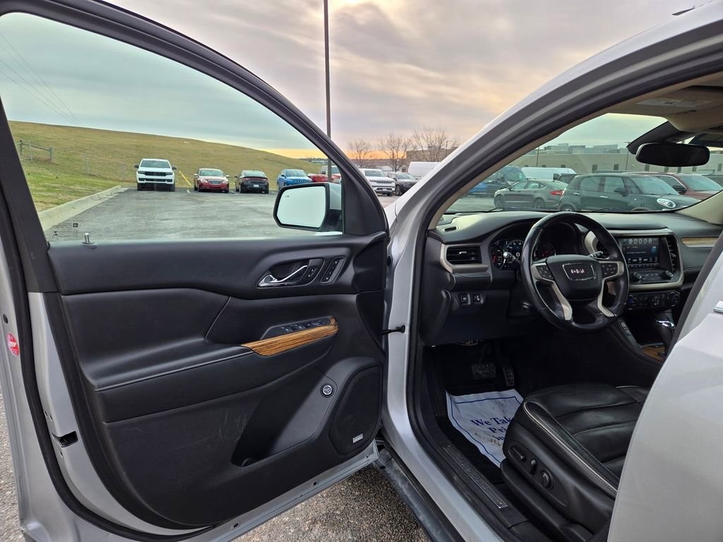 Used 2017 GMC Acadia Denali w/ Technology Package image 12