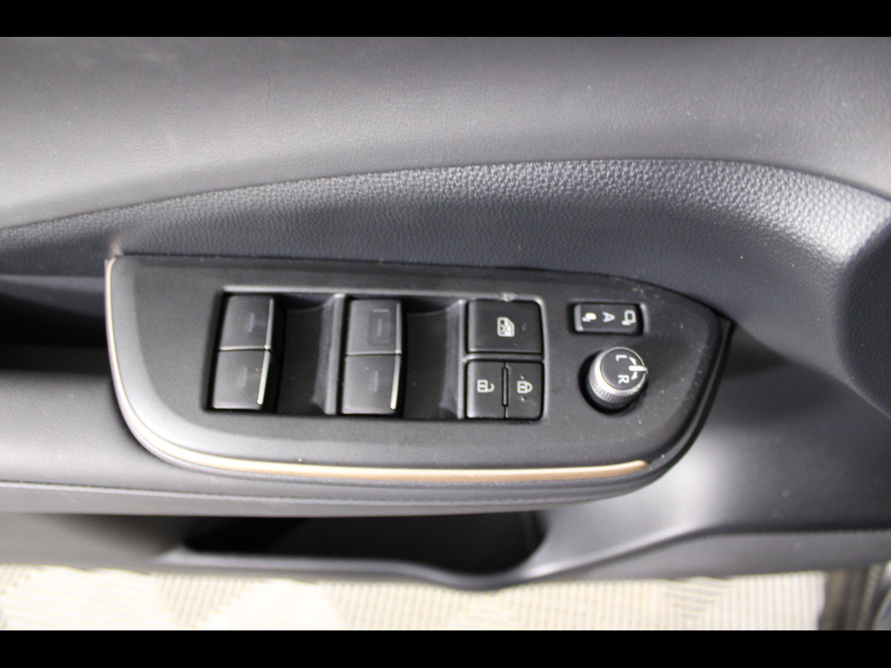 Used 2023 Toyota Crown AWD/4WD image 18