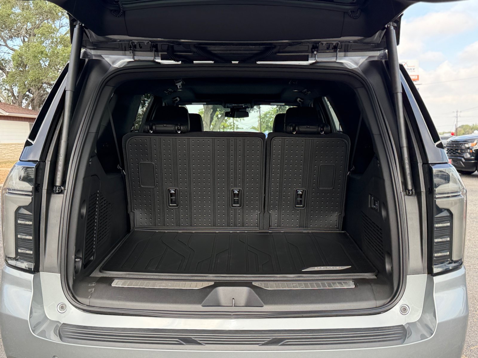 New 2026 Chevrolet Suburban Z71 w/ Comfort Package AWD/4WD image 19