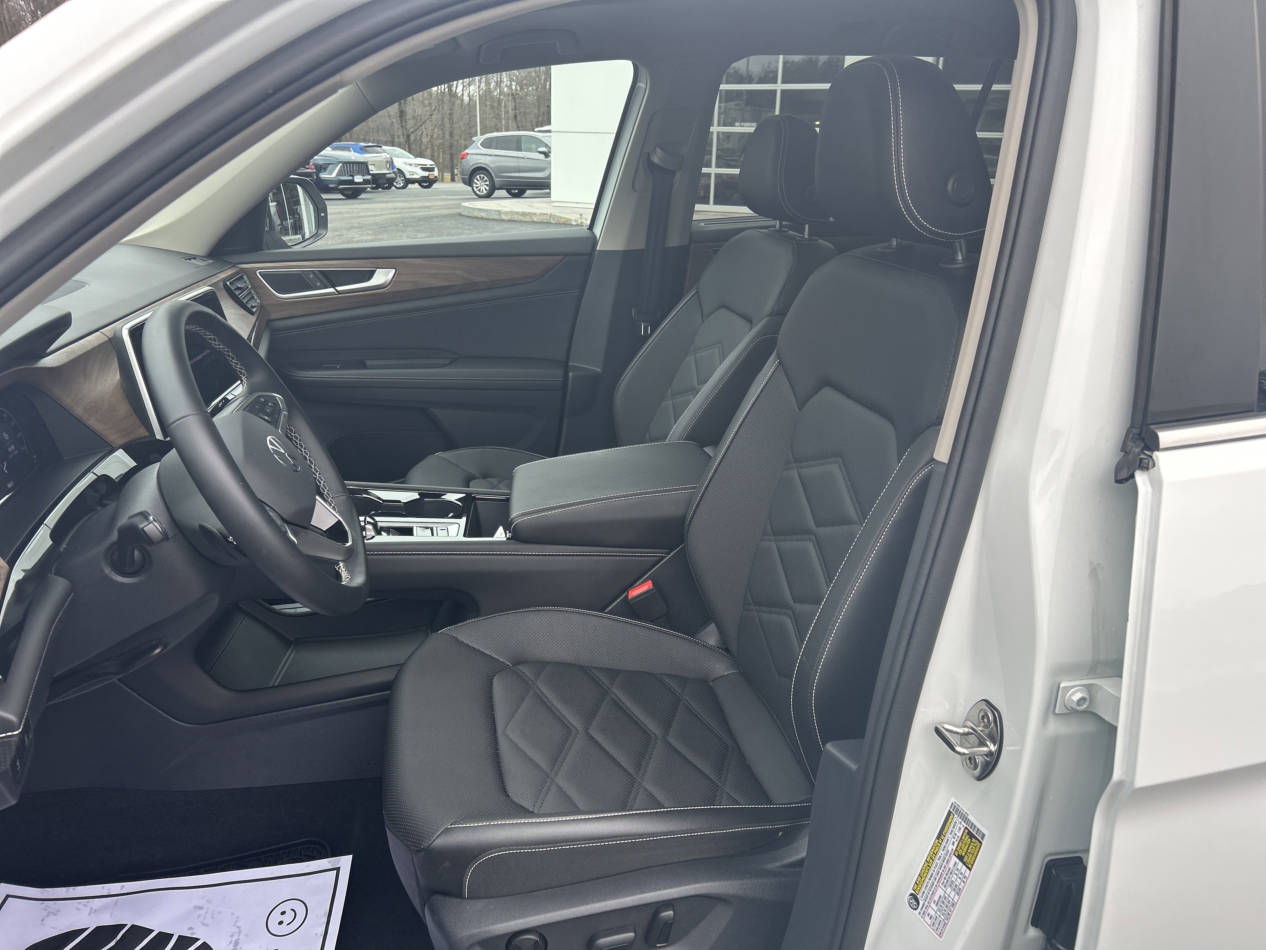 Used 2025 Volkswagen Atlas SE image 16