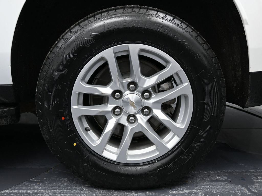 Used 2023 Chevrolet Suburban LT image 12