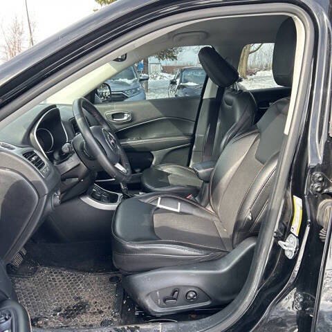 Used 2019 Jeep Compass Latitude w/ Popular Equipment Group AWD/4WD image 9
