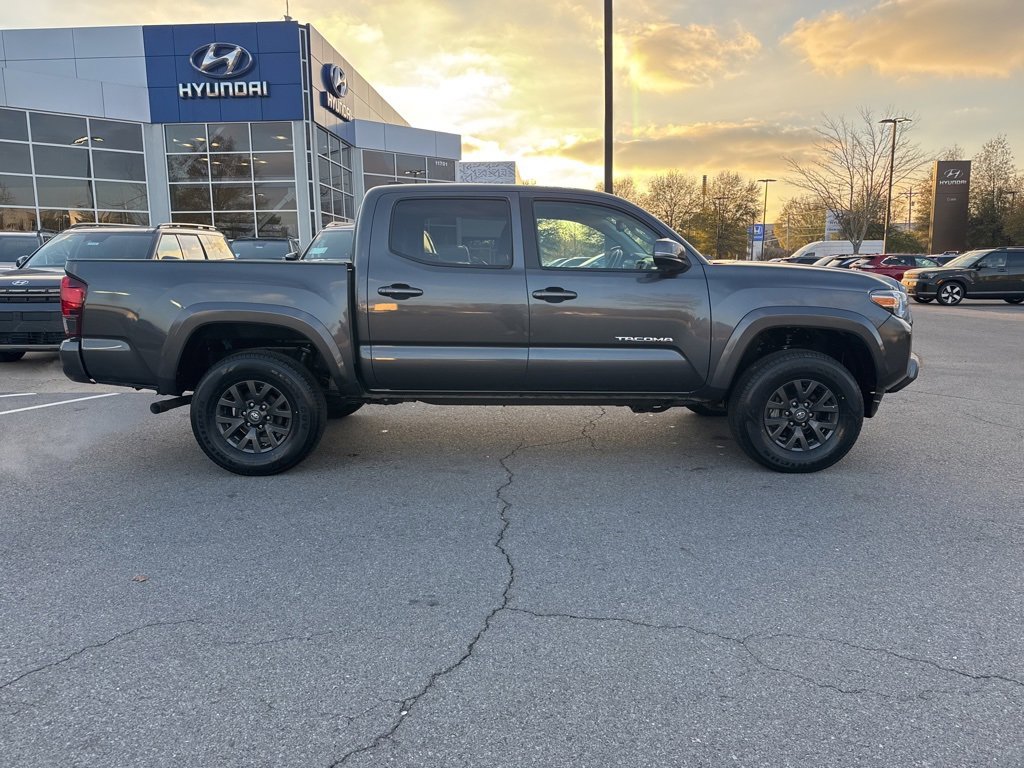 Used 2022 Toyota Tacoma SR5 w/ Technology Package image 9