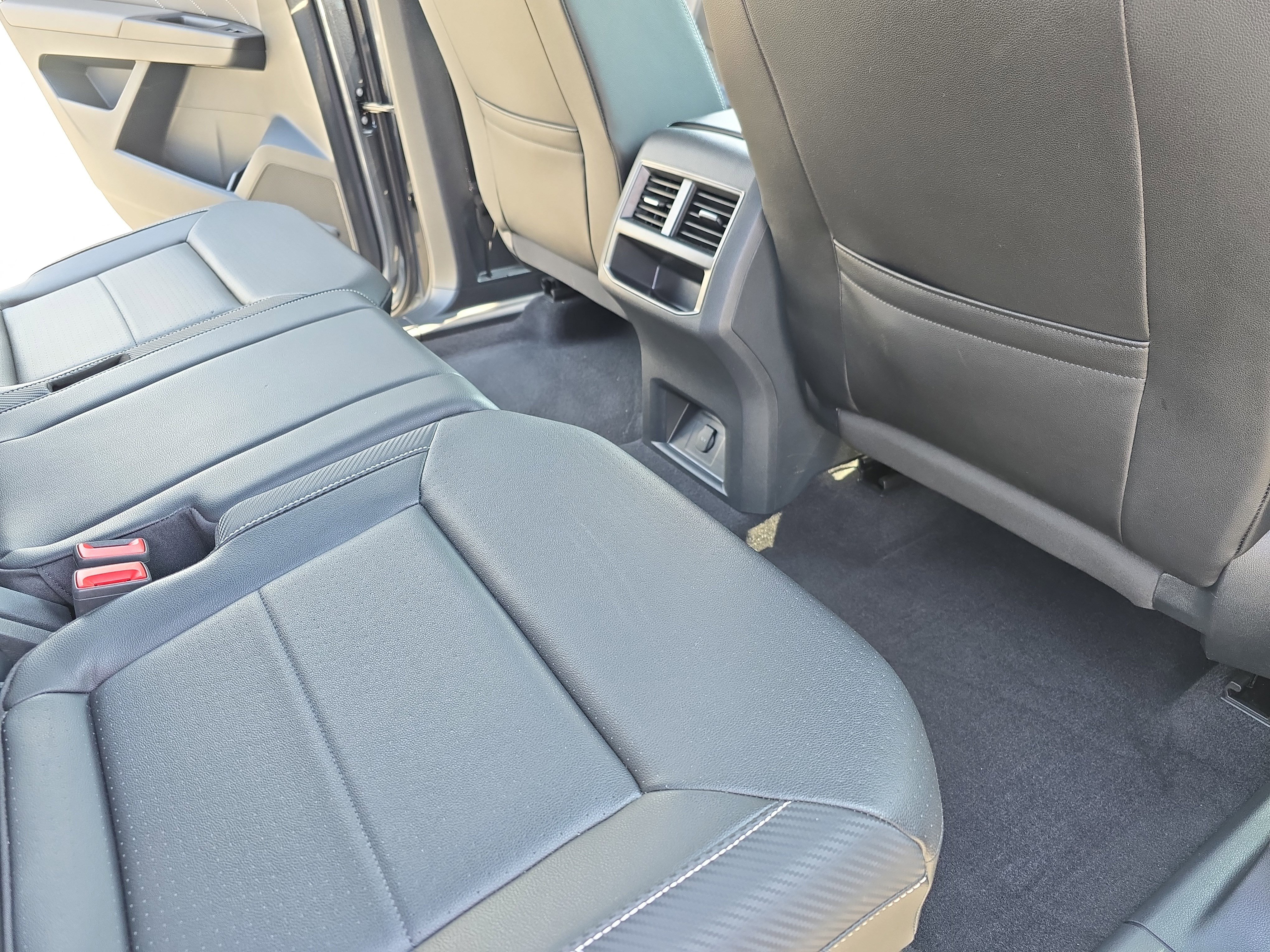 Used 2022 Volkswagen Atlas Cross Sport SE image 11