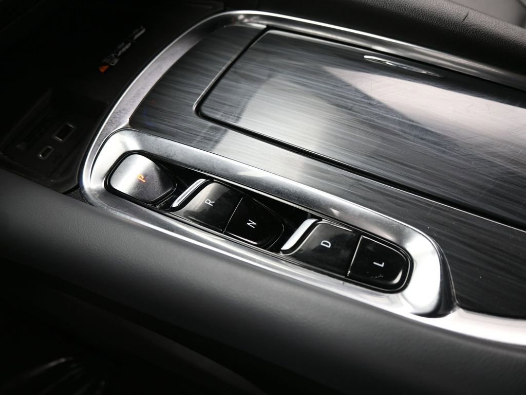 Used 2024 Buick Enclave Premium image 14