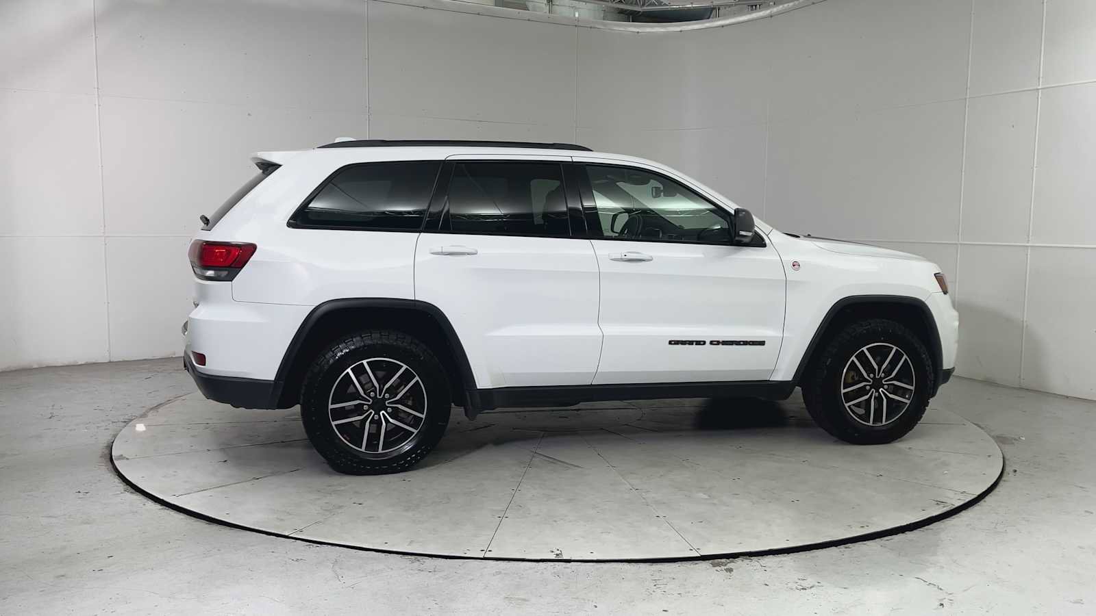 Used 2020 Jeep Grand Cherokee Trailhawk w/ Premium Lighting Group AWD/4WD image 8