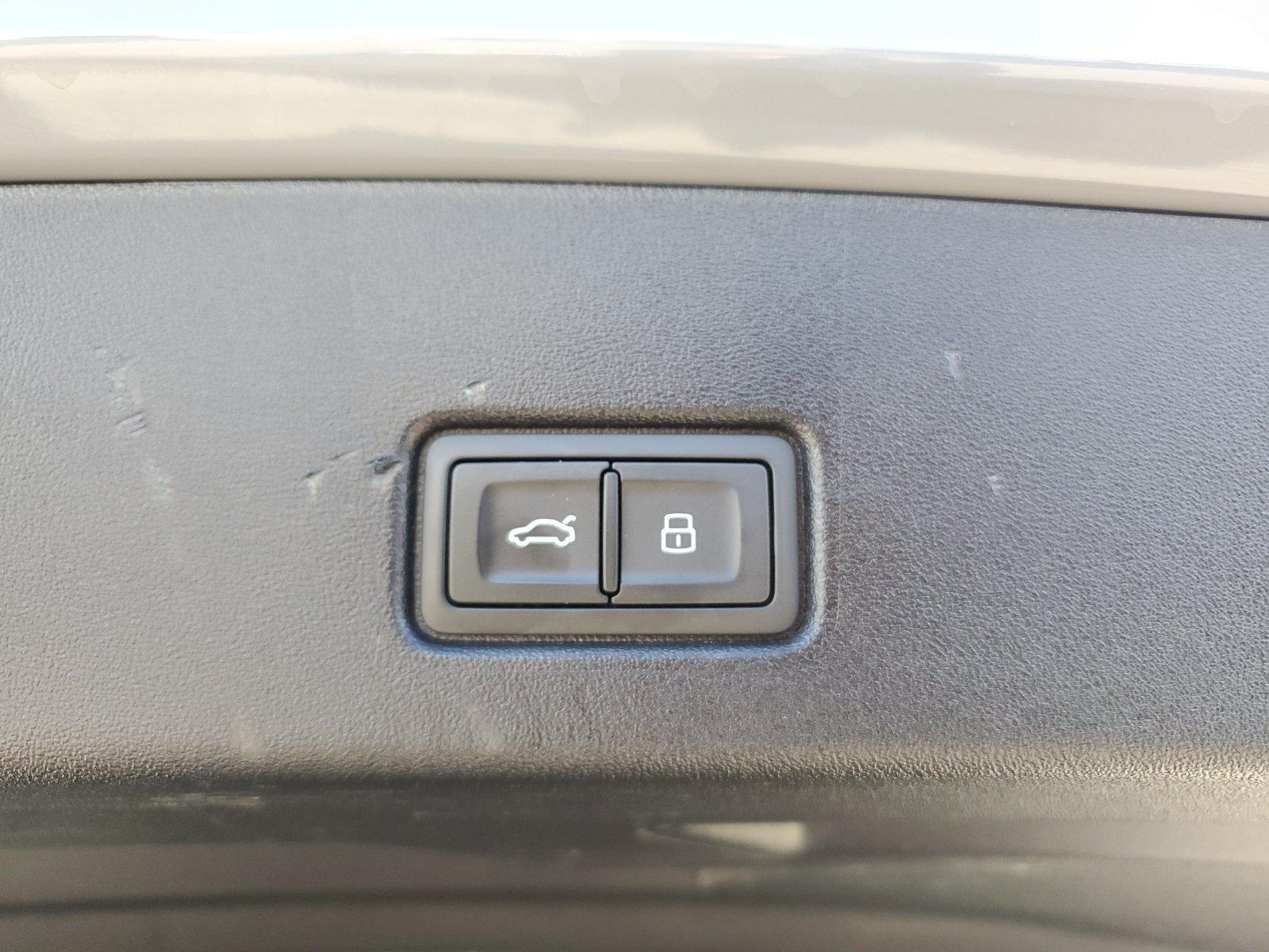 Used 2024 Audi Q4 e-tron Premium Plus w/ Premium Plus AWD/4WD image 9