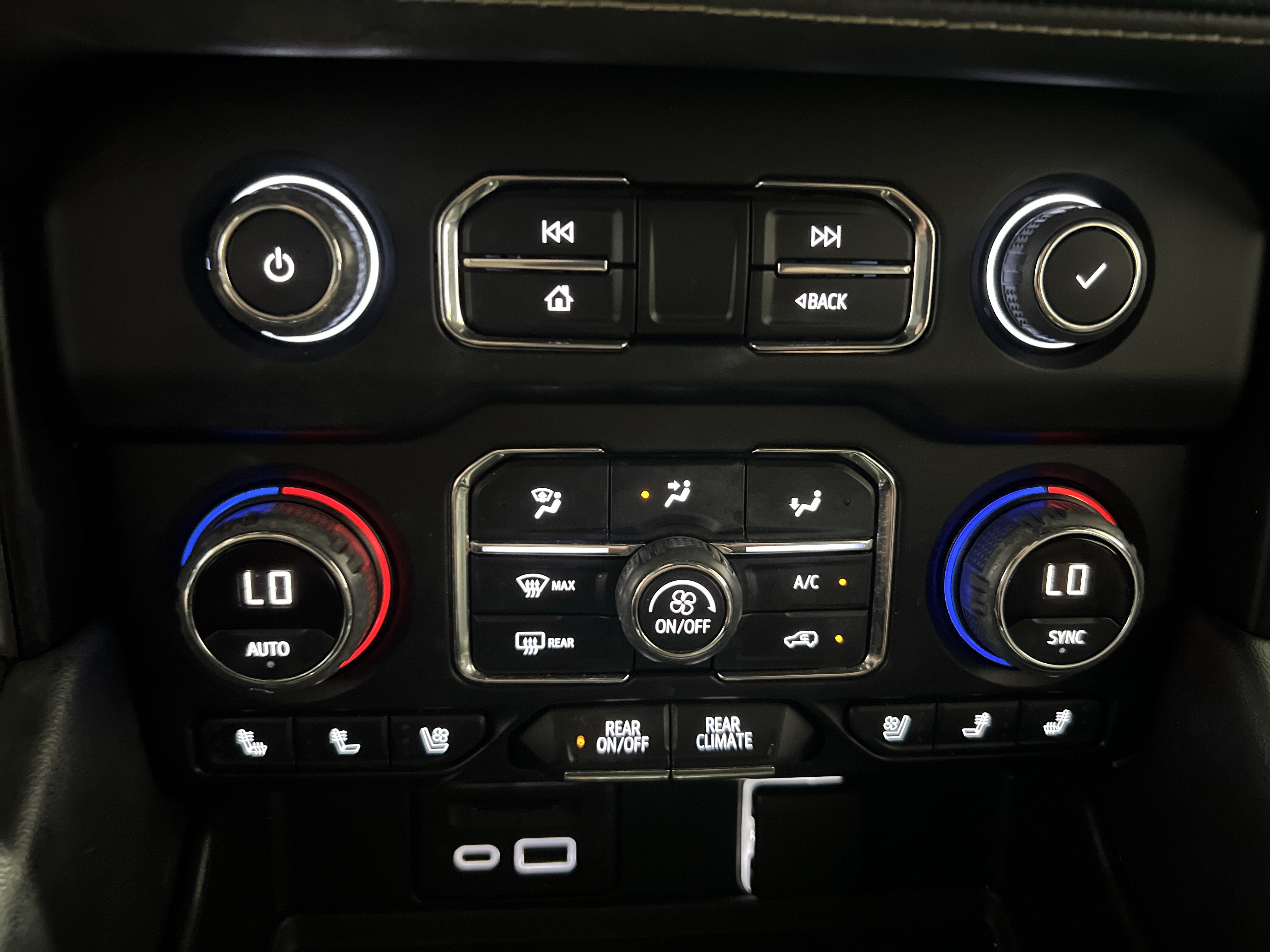 Used 2021 Chevrolet Tahoe Premier AWD/4WD image 22