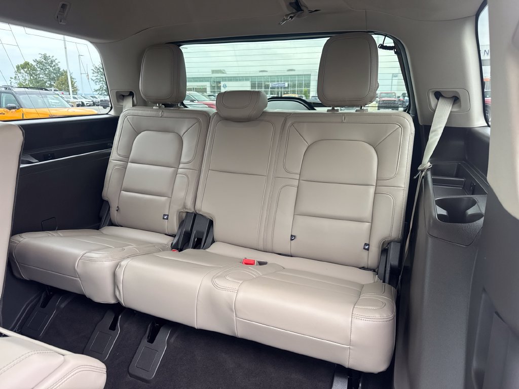 Used 2024 Lincoln Navigator Reserve AWD/4WD image 24