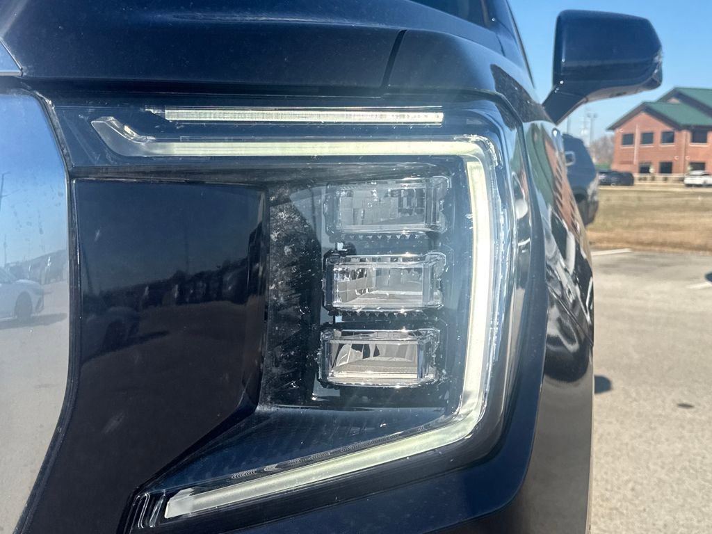 Used 2023 GMC Yukon Denali w/ Denali Reserve Package image 10